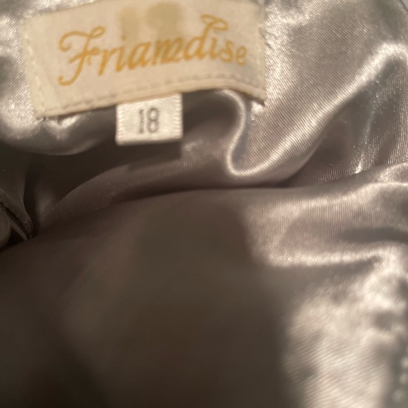 Flowing Gown for mother of the bride or groom. Color gray, beaded. Size 14-16 - Picture 13 of 16